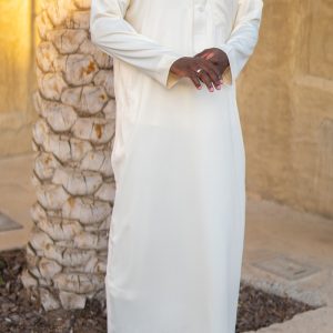 Alternative view of qamis saoudien Al mashriq Blanc cassé