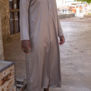 Alternative view of Qamis saoudien Al mashriq marron